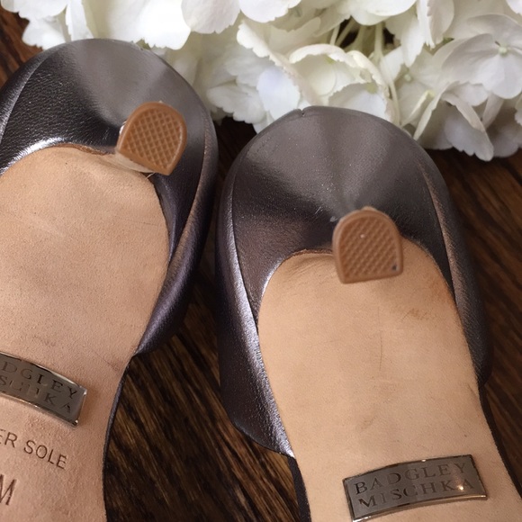 Badgley Mischka Lacie Silver Heels - Picture 4 of 8